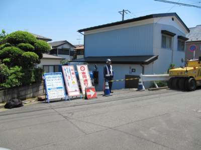 水道管埋設跡の舗装本復旧工事に伴う交通誘導警備業務
